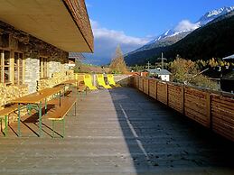 Posh Mansion in Sankt with 2 Saunas, Whirlpool, Hot Tub