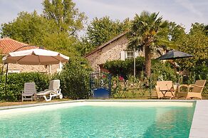 Cottage Bliss in Roussines