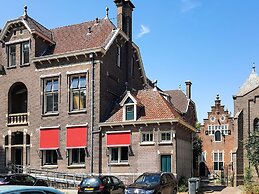 Luxurious Holiday Home in Enkhuizen With Parking