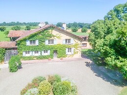 Beautiful Farmhouse With Private Pool
