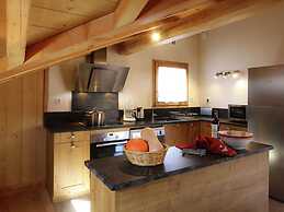 Alpien Chalet w/ Sauna