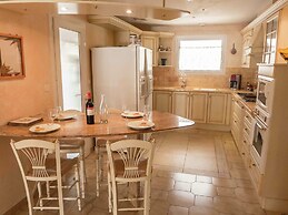 Chic Narbonne Pool Retreat