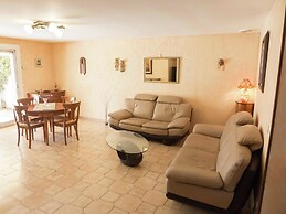 Chic Narbonne Pool Retreat