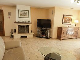 Chic Narbonne Pool Retreat