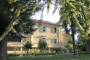 Villa in Valreas With Pool and Garden Views