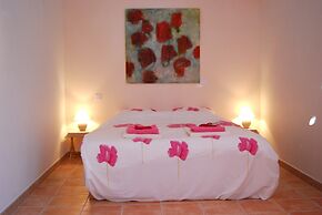 Villa in Valreas With Pool and Garden Views