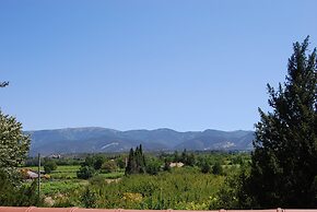 Villa in Valreas With Pool and Garden Views
