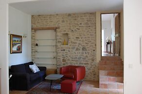 Villa in Valreas With Pool and Garden Views