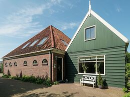 Inviting Holiday Home in Zuidoostbeemster near Center & Forest