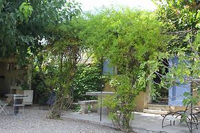 Cottage in Oppede Amidst Vineyards