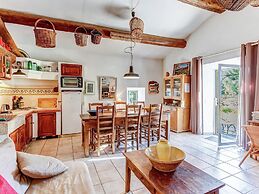 Cottage in Oppede Amidst Vineyards