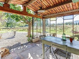 Cottage in Oppede Amidst Vineyards