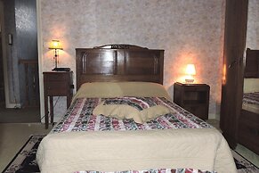 Charming Breton House in Henansal