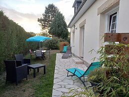 Charming Breton House in Henansal