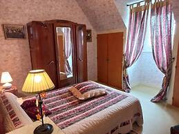 Charming Breton House in Henansal