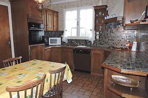 Charming Breton House in Henansal