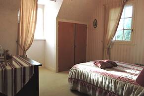 Charming Breton House in Henansal