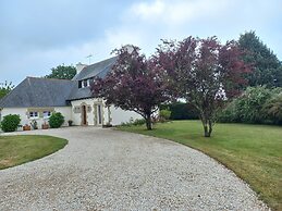 Charming Breton House in Henansal