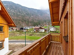 Luxurious Chalet in Obertraun With Pool