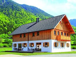 Luxurious Chalet in Obertraun With Pool