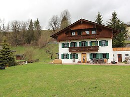 Rustic Holiday Home near Ski Area in Hopfgarten im Brixental