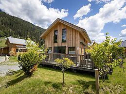 Superior Chalet With Whirlpool