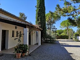 Villa in Campagnan With Pool and Vineyard Views