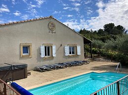 Cosy Villa With Pool
