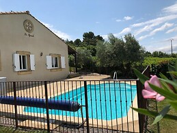 Cosy Villa With Pool