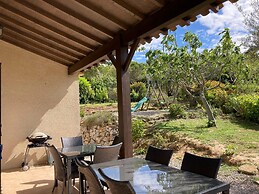Cosy Villa With Pool
