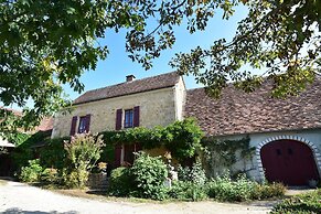 Peaceful Villa in Saint-jory