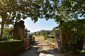 Peaceful Villa in Saint-jory
