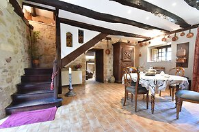 Peaceful Villa in Saint-jory