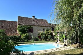 Peaceful Villa in Saint-jory