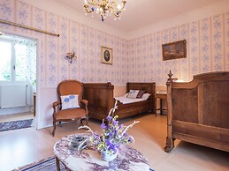 Peaceful Villa in Saint-jory