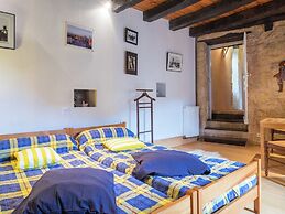 Peaceful Villa in Saint-jory