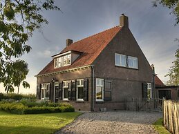 Spacious Farmhouse in Ijzendijke With Garden