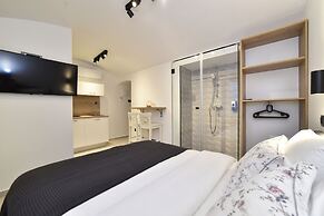 Hidden Backyard Apartments