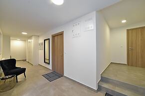 Hidden Backyard Apartments