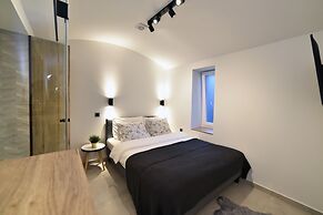 Hidden Backyard Apartments