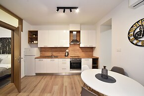 Hidden Backyard Apartments