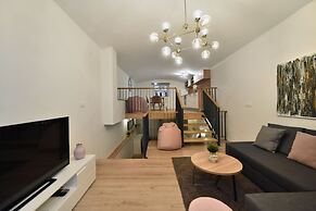 Hidden Backyard Apartments