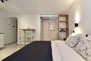 Hidden Backyard Apartments