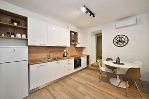 Hidden Backyard Apartments