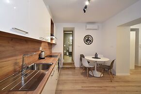 Hidden Backyard Apartments