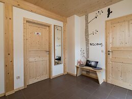 Luxurious Chalet in Sankt Lorenzen ob Murau With Jacuzzi