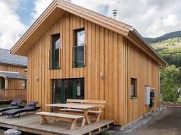 Luxurious Chalet in Sankt Lorenzen ob Murau With Jacuzzi