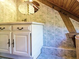 Villa With Pool & Views in Serilhac