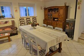 Home for 7 Guests in Plouvara