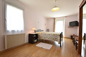 Home for 7 Guests in Plouvara